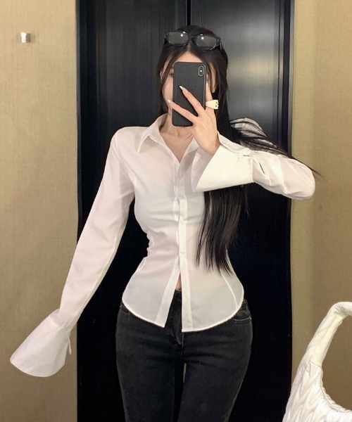 lilful(リルフル)の「バックレースアップ スリムライン長袖シャツブラウス(シャツ/ブラウス・レディース・ブラック/ホワイト・F)」の4枚目の写真