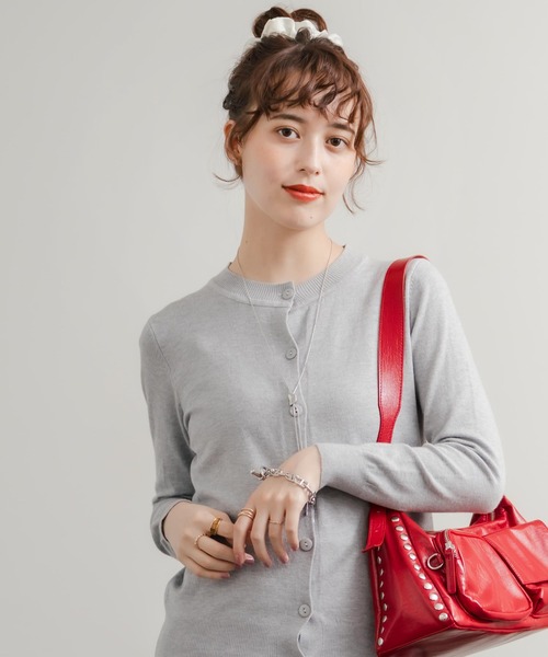 Rocky Monroe(ロッキーモンロー)の「ライトクルーネック長袖ニットカーディガン(カーディガン/ボレロ・レディース・アイボリー/ベージュ/キャメル/ホワイト/サックスブルー/グレー/ブラウン/ブラック/グリーン/オレンジ/ピンク・FREE)」の4枚目の写真