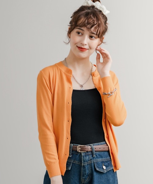 Rocky Monroe(ロッキーモンロー)の「ライトクルーネック長袖ニットカーディガン(カーディガン/ボレロ・レディース・アイボリー/ベージュ/キャメル/ホワイト/サックスブルー/グレー/ブラウン/ブラック/グリーン/オレンジ/ピンク・FREE)」の11枚目の写真