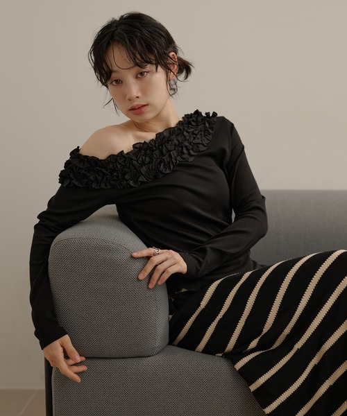 LAULEN(ローレン)の「frill neck one shoulder tops /フリルネックワンショルダー長袖カットトップス(Tシャツ/カットソー・レディース・グレー/アイボリー/ブラック・FREE)」の1枚目の写真