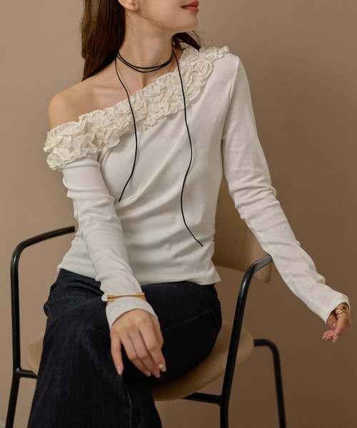 LAULEN(ローレン)の「frill neck one shoulder tops /フリルネックワンショルダー長袖カットトップス(Tシャツ/カットソー・レディース・グレー/アイボリー/ブラック・FREE)」の6枚目の写真