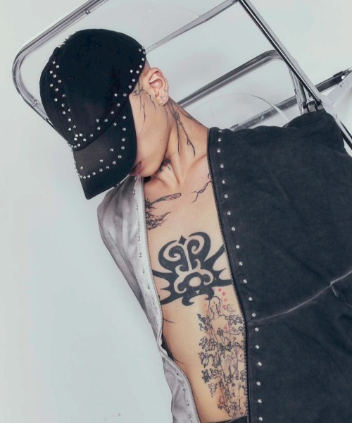 DIG YOUR OWN GRAVE（ディグユアオウングレイブ）の「【DIG YOUR OWN GRAVE】SILENT CROSS CAP / 【ディグユアオウングレイブ】スタッズキャップ（キャップ・メンズ・ブラック・ONE SIZE）」の4枚目の写真