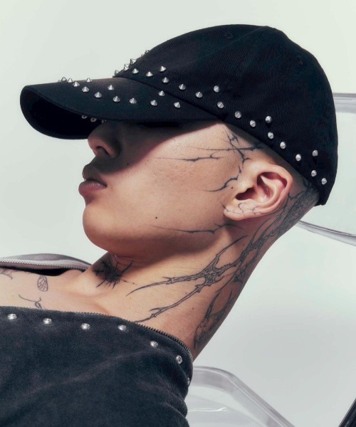 DIG YOUR OWN GRAVE（ディグユアオウングレイブ）の「【DIG YOUR OWN GRAVE】SILENT CROSS CAP / 【ディグユアオウングレイブ】スタッズキャップ（キャップ・メンズ・ブラック・ONE SIZE）」の7枚目の写真