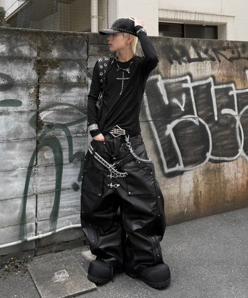 DIG YOUR OWN GRAVE(ディグユアオウングレイブ)の「【DIG YOUR OWN GRAVE】SILENT CROSS CAP / 【ディグユアオウングレイブ】スタッズキャップ<着用動画あり>(キャップ・メンズ・ブラック・ONE SIZE)」の21枚目の写真