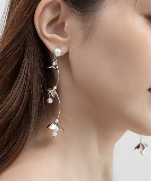 RANDA(ランダ)の「スウィングフラワーピアス(ピアス(両耳用)・レディース・シルバー/ゴールド・FREE)」の3枚目の写真