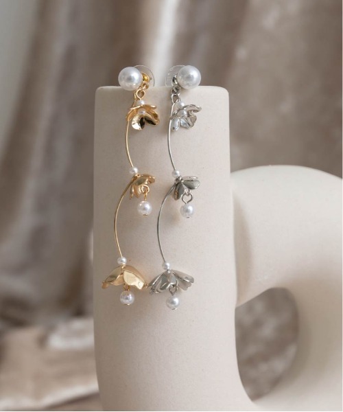 RANDA(ランダ)の「スウィングフラワーピアス(ピアス(両耳用)・レディース・シルバー/ゴールド・FREE)」の6枚目の写真