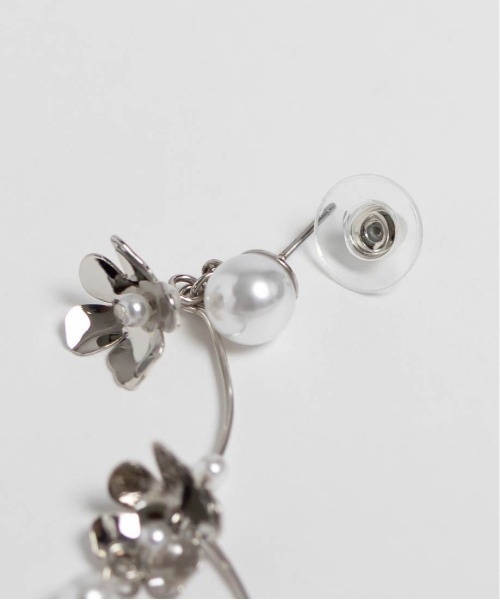 RANDA(ランダ)の「スウィングフラワーピアス(ピアス(両耳用)・レディース・シルバー/ゴールド・FREE)」の9枚目の写真