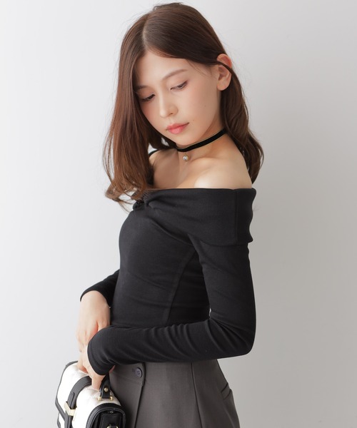 NANAHACHI(ナナハチ)の「ツイストデザインオフショルダートップス(Tシャツ/カットソー・レディース・グレイッシュベージュ/ホワイト/ブラック・FREE)」の20枚目の写真