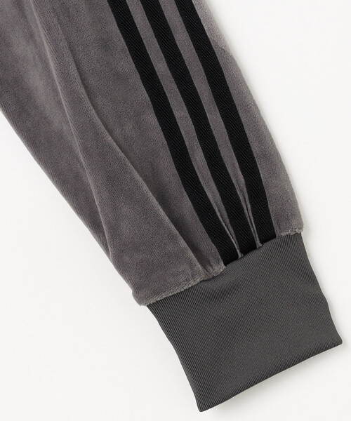 adidas（アディダス）の「adidas/アディダス VELOUR SST TT/アディカラーSST トラックトップ(限定展開)（ブルゾン・メンズ・ネイビー/ブラック/グレー・MEDIUM/X-LARGE/XX-LARGE/LARGE）」の7枚目の写真