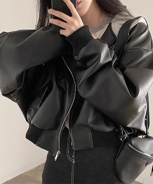 lilful(リルフル)の「フード付き PUショート丈ジップパーカー ジャケット(ブルゾン・レディース・ブラック・M/S)」の2枚目の写真