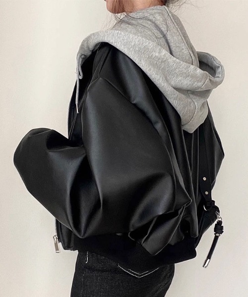 lilful(リルフル)の「フード付き PUショート丈ジップパーカー ジャケット(ブルゾン・レディース・ブラック・M/S)」の3枚目の写真