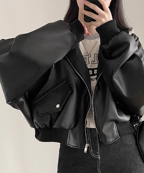 lilful(リルフル)の「フード付き PUショート丈ジップパーカー ジャケット(ブルゾン・レディース・ブラック・M/S)」の4枚目の写真