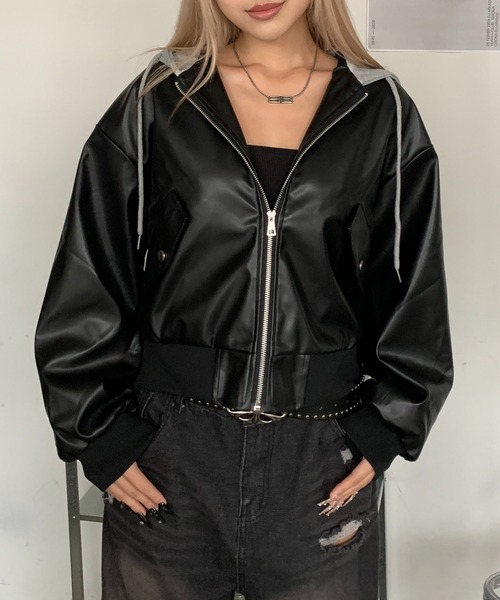 lilful(リルフル)の「フード付き PUショート丈ジップパーカー ジャケット(ブルゾン・レディース・ブラック・M/S)」の12枚目の写真