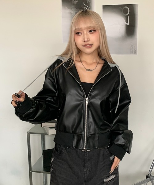 lilful(リルフル)の「フード付き PUショート丈ジップパーカー ジャケット(ブルゾン・レディース・ブラック・M/S)」の13枚目の写真