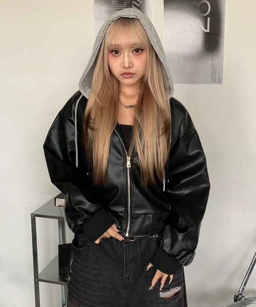 lilful(リルフル)の「フード付き PUショート丈ジップパーカー ジャケット(ブルゾン・レディース・ブラック・M/S)」の14枚目の写真