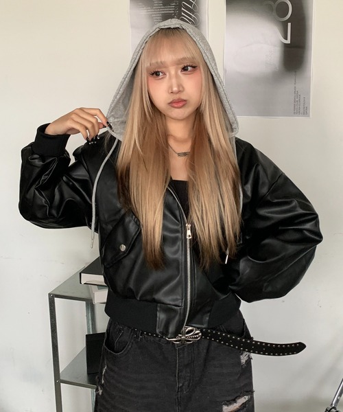 lilful(リルフル)の「フード付き PUショート丈ジップパーカー ジャケット(ブルゾン・レディース・ブラック・M/S)」の15枚目の写真