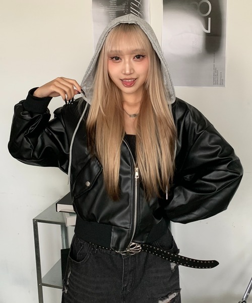 lilful(リルフル)の「フード付き PUショート丈ジップパーカー ジャケット(ブルゾン・レディース・ブラック・M/S)」の16枚目の写真