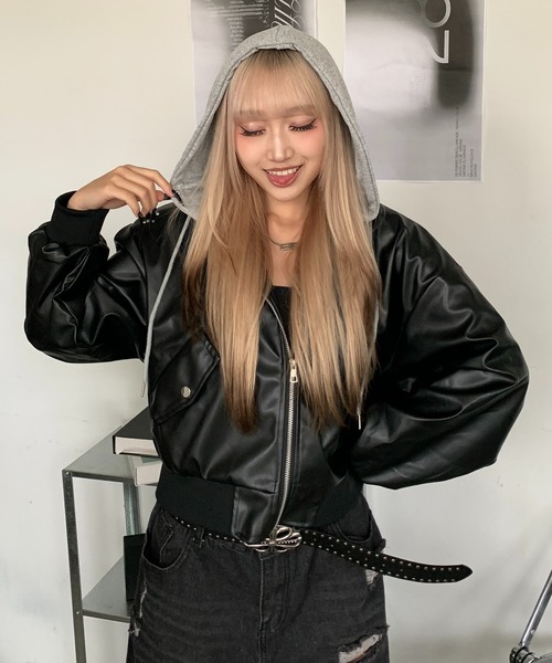 lilful(リルフル)の「フード付き PUショート丈ジップパーカー ジャケット(ブルゾン・レディース・ブラック・M/S)」の17枚目の写真