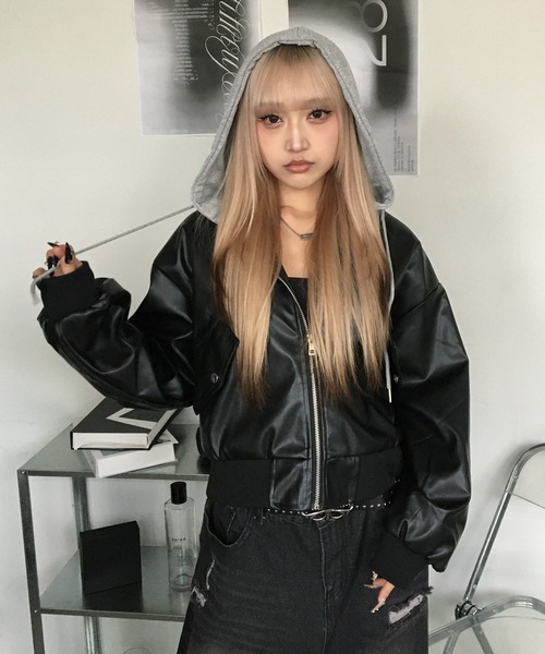 lilful(リルフル)の「フード付き PUショート丈ジップパーカー ジャケット(ブルゾン・レディース・ブラック・M/S)」の19枚目の写真