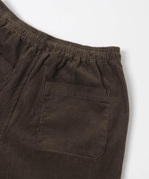URBAN RESEARCH Sonny Label(アーバンリサーチサニーレーベル)の「コーデュロイワイドテーパードパンツ(その他パンツ・メンズ・オフホワイト/ブラック/ダークブラウン・MEDIUM/SMALL/LARGE)」の11枚目の写真