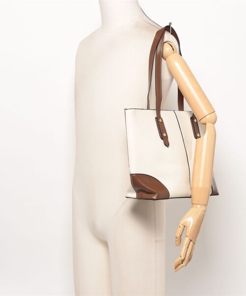 florist(フローリスト)の「レザーライクフロントステッチトートバッグ/ビジネスバッグ(ビジネスバッグ・レディース・オフホワイト/ベージュ/モカ/ブルーグリーン/ブラック/キャメル・FREE)」の21枚目の写真