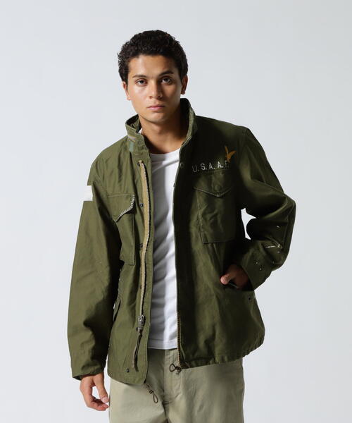 AVIREX(アヴィレックス)の「WASHED M-65 EMB CUSTOM JACKET / ウォッシュド M-65 エンブロイダリー カスタム ジャケット / AVIREX / アヴィレックス(ミリタリージャケット・メンズ・オリーブ系・L/2XL/M/XL)」の2枚目の写真