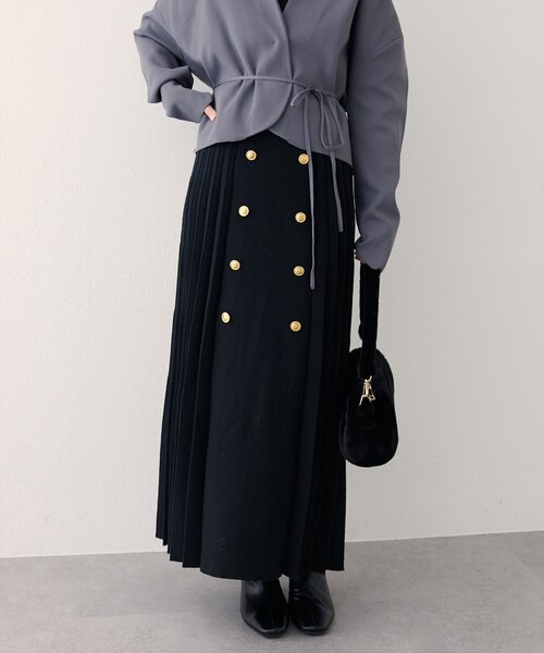 natural couture（ナチュラルクチュール）の「【WEB限定】フロント釦ニットプリーツスカート（スカート・レディース・モカ/ブラック/グレイッシュベージュ・FREE）」の4枚目の写真