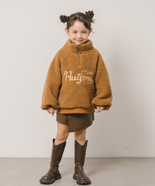 URBAN CHERRY（アーバンチェリー）の「【HUGMEボア】（軽ふわ保温素材）ハートロゴ刺繍スタンドカラーハーフジップトップス（その他トップス・キッズ・ブラウン/アイボリー/ブラック・110cm/120cm/130cm/140cm/150cm）」の12枚目の写真