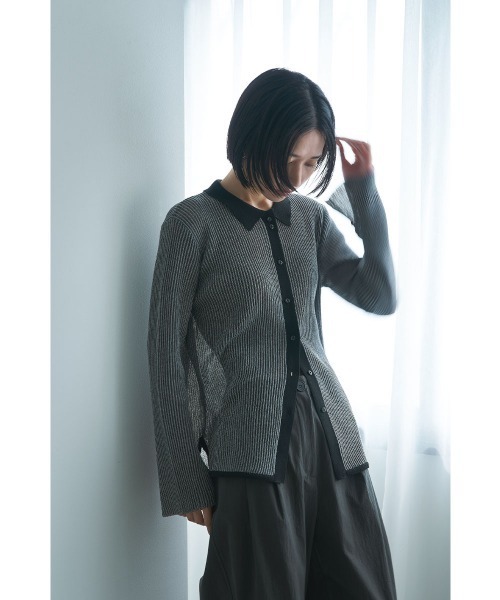 marjour（マージュール）の「PLATING KNIT SHIRTS（ニット/セーター・レディース・ブラック/ブラウン・M）」の14枚目の写真