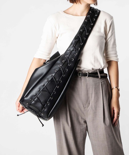 GANNI（ガニー）の「GANNI Hobo bag ガニー ホーボーバッグ ショルダーバッグ（ショルダーバッグ・レディース・ブラック・FREE）」の2枚目の写真