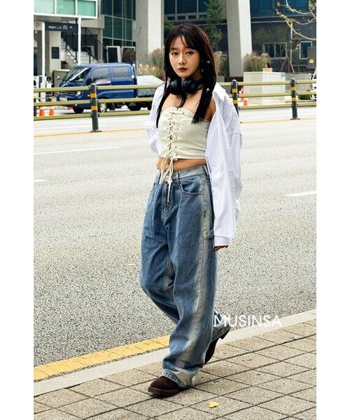 AVANDRESS(アバンドレス )の「Hammer Wide Pants LIGHT BLUE(デニムパンツ・レディース・スカイブルー・SMALL/MEDIUM/LARGE/X-SMALL/XX-SMALL)」の14枚目の写真