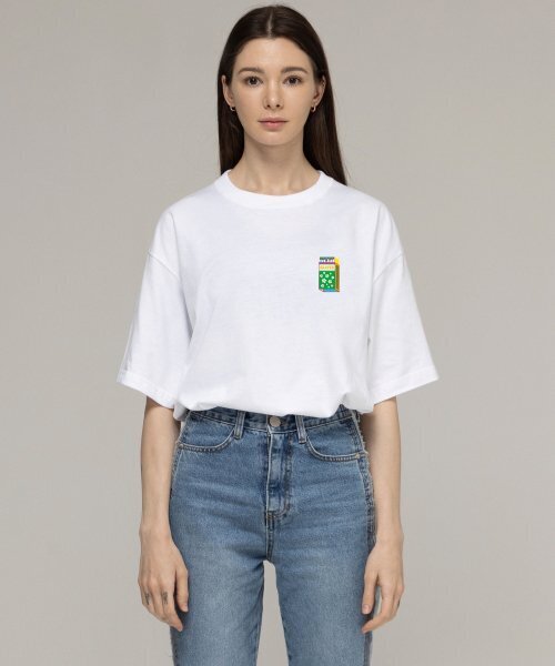 GRAVER（グレーバー）の「[UNISEX]スモールマッチフラワースマイルバンファルティ_ホワイト（Tシャツ/カットソー・レディース・ホワイト・SMALL/MEDIUM/LARGE/X-LARGE）」の2枚目の写真