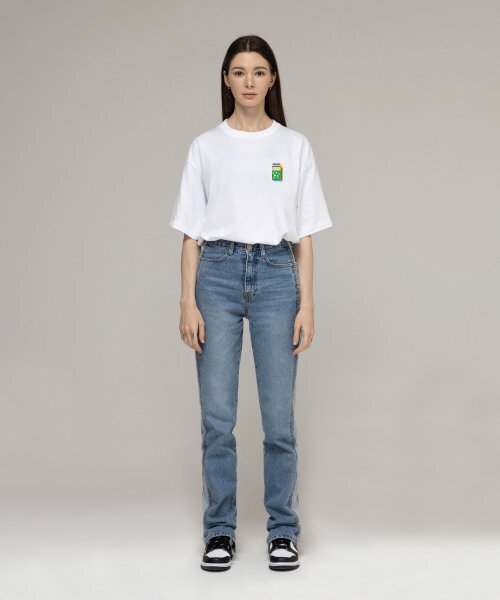GRAVER（グレーバー）の「[UNISEX]スモールマッチフラワースマイルバンファルティ_ホワイト（Tシャツ/カットソー・レディース・ホワイト・SMALL/MEDIUM/LARGE/X-LARGE）」の4枚目の写真