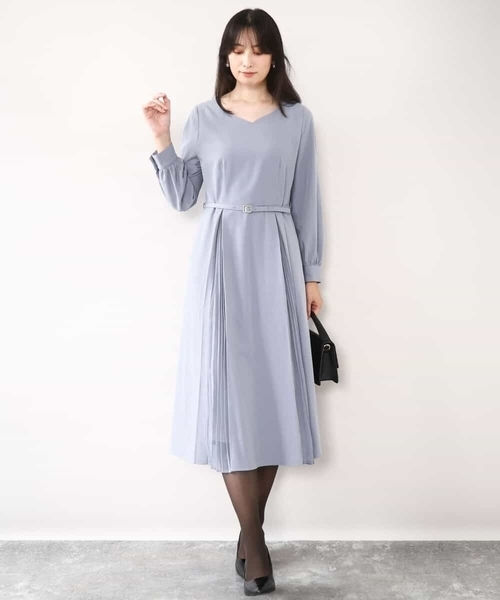 OFUON le MK（オフオンルエムケー）の「【2026SS】シフォンプリーツデザインワンピース/洗える/WEB限定サイズあり（ワンピース・レディース・ネイビー/グレー系その他/グレイッシュブルー・36/38/40）」の3枚目の写真