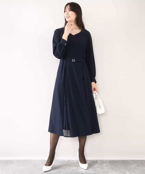 OFUON le MK（オフオンルエムケー）の「【2026SS】シフォンプリーツデザインワンピース/洗える/WEB限定サイズあり（ワンピース・レディース・ネイビー/グレー系その他/グレイッシュブルー・36/38/40）」の7枚目の写真