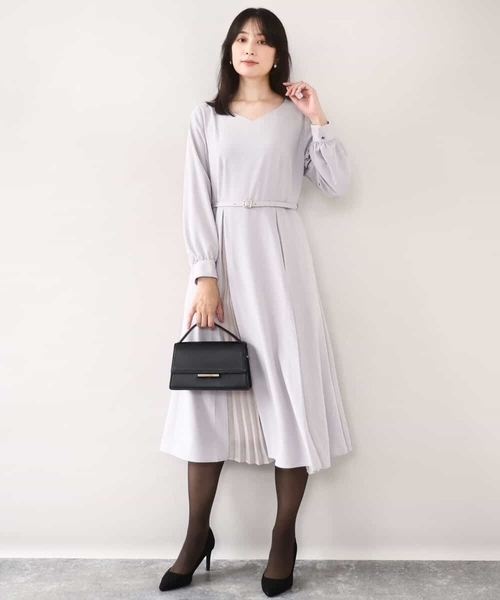 OFUON le MK（オフオンルエムケー）の「【2026SS】シフォンプリーツデザインワンピース/洗える/WEB限定サイズあり（ワンピース・レディース・ネイビー/グレー系その他/グレイッシュブルー・36/38/40）」の4枚目の写真