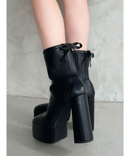 RESEXXY(リゼクシー)の「バックリボン厚底ブーツ(ブーツ・レディース・アイボリー/ブラック・SMALL/MEDIUM/LARGE)」の2枚目の写真
