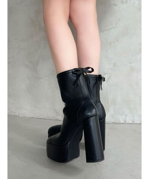 RESEXXY(リゼクシー)の「バックリボン厚底ブーツ(ブーツ・レディース・アイボリー/ブラック・SMALL/MEDIUM/LARGE)」の7枚目の写真