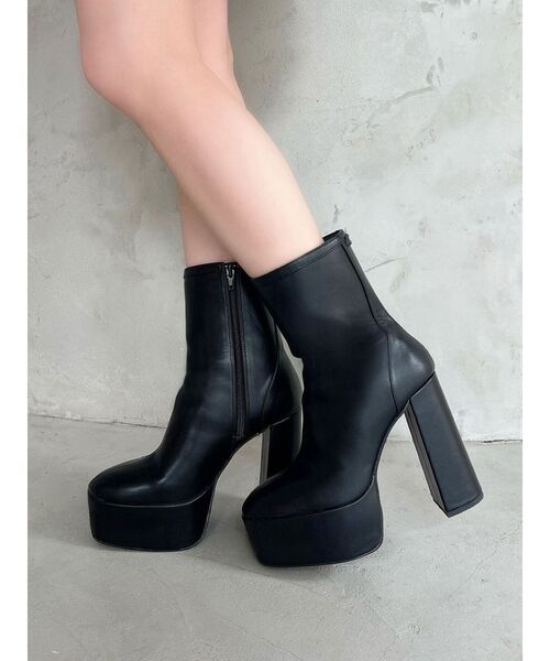 RESEXXY(リゼクシー)の「バックリボン厚底ブーツ(ブーツ・レディース・アイボリー/ブラック・SMALL/MEDIUM/LARGE)」の8枚目の写真