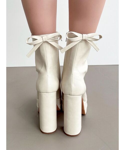 RESEXXY(リゼクシー)の「バックリボン厚底ブーツ(ブーツ・レディース・アイボリー/ブラック・SMALL/MEDIUM/LARGE)」の9枚目の写真
