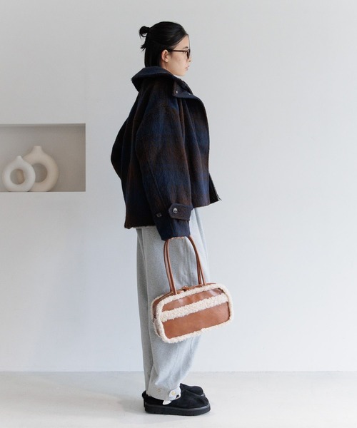 BAYFLOW（ベイフロー）の「[シルエットアレンジ可能]チェックシャギーショートコート（その他アウター・レディース・ブラウン/オフホワイト・MEDIUM/SMALL）」の6枚目の写真