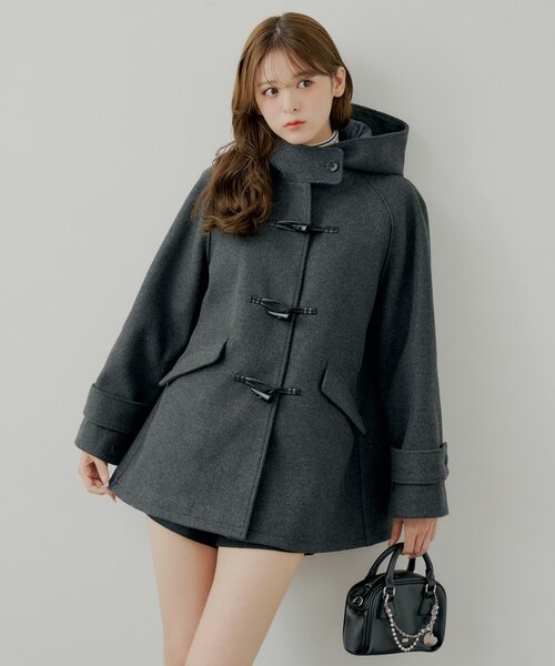 Chico（チコ）の「【WEB限定】フードダッフルミドルコート（その他アウター・レディース・ブラウン/チャコールグレー/ライトベージュ・FREE）」の2枚目の写真