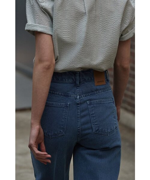 ANDNEEDS(アンドニーズ)の「Dyed garment denim (deep blue)(デニムパンツ・レディース・その他・MEDIUM/LARGE)」の4枚目の写真