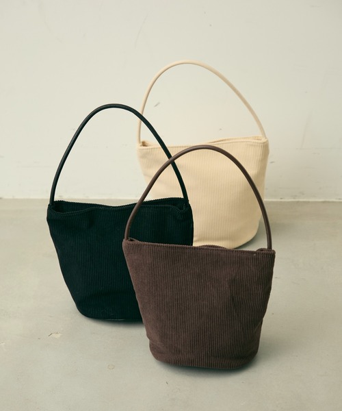 Lunea(ルネア)の「ワンハンドルコーデュロイバッグ(ショルダーバッグ・レディース・アイボリー/ブラック/ブラウン・FREE)」の3枚目の写真