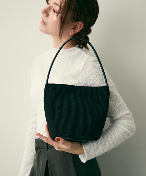 Lunea(ルネア)の「ワンハンドルコーデュロイバッグ(ショルダーバッグ・レディース・アイボリー/ブラック/ブラウン・FREE)」の12枚目の写真