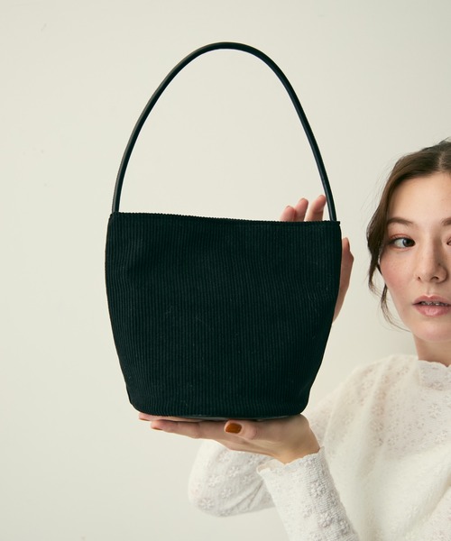 Lunea(ルネア)の「ワンハンドルコーデュロイバッグ(ショルダーバッグ・レディース・アイボリー/ブラック/ブラウン・FREE)」の7枚目の写真