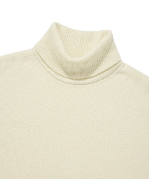 COVERNAT（カバーナット）の「ラムズウールタートルネックニットアイボリー（ニット/セーター・レディース・その他・LARGE/MEDIUM/SMALL/X-LARGE）」の3枚目の写真