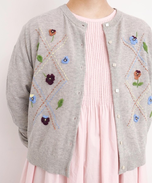 l'atelier du savon(アトリエドサボン)の「パンジーのお花 ハンド刺繍カーディガン(カーディガン/ボレロ・レディース・グレー/グリーン/イエロー・FREE)」の2枚目の写真