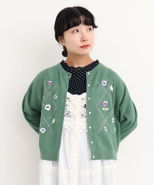 l'atelier du savon(アトリエドサボン)の「パンジーのお花 ハンド刺繍カーディガン(カーディガン/ボレロ・レディース・グレー/グリーン/イエロー・FREE)」の3枚目の写真