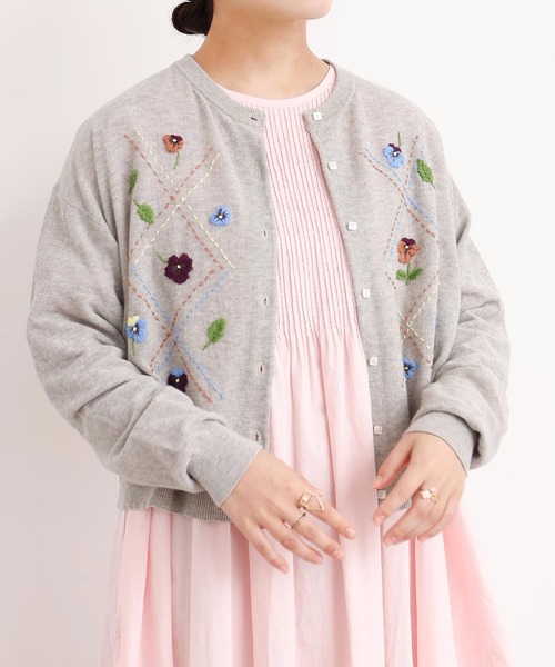 l'atelier du savon(アトリエドサボン)の「パンジーのお花 ハンド刺繍カーディガン(カーディガン/ボレロ・レディース・グレー/グリーン/イエロー・FREE)」の9枚目の写真